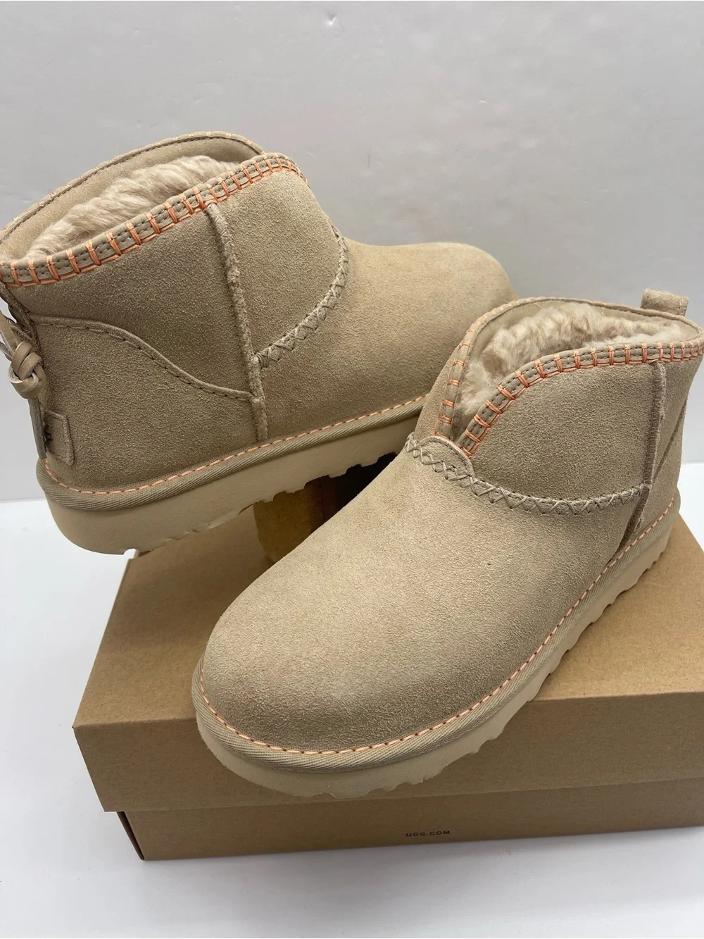 UGG W CLASSIC ULTRA MINI ELARIA
MDSD - Mustard Seed
Ankle Booties Shearling - Picture 10 of 16